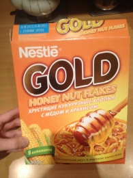 Хлопья с медом и арахисом "Nestle Gold"
