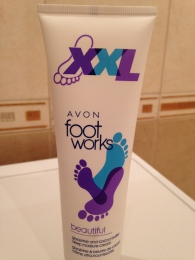 Интенсивно увлажняющий крем для ног Avon Foot Works Beautiful с глицерином и маслом какао