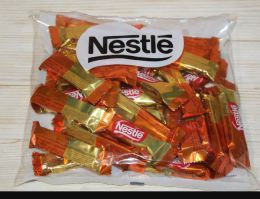 Конфеты "Nestle" с карамельной начинкой и арахисом