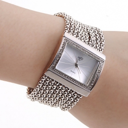 Женские часы AM GP3343 с серебристым ремешком и чешскими стразами