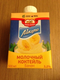 Молочный коктейль "Лакомо" банан 3,2%