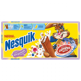 Молочный шоколад Nesquik с молочной начинкой, ягодами и злаками