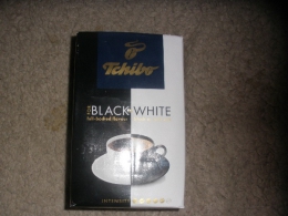 Натуральный жареный молотый кофе Tchibo Black & White