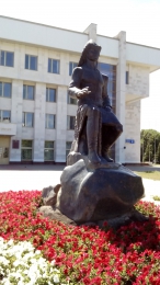 Памятник Салавату Юлаеву у дома Госсобрания Республики Башкортостан (Россия, Уфа)