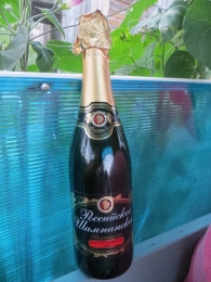 Российское шампанское «Шампанелла» полусладкое белое