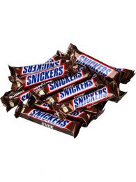 Шоколадный батончик Snickers Stick c жареным арахисом, карамелью и нугой