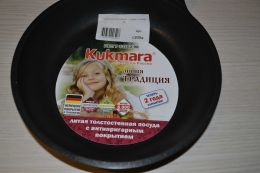 Сковорода Kukmara с деревянной ручкой "Традиция" диаметр 20 см арт. с200а