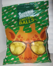 Снеки фигурные изделия соленые со вкусом сметаны с зеленью Snekkin Smetana Balls
