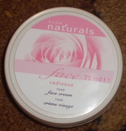 Увлажняющий крем для лица Avon Naturals "Лепестки розы"
