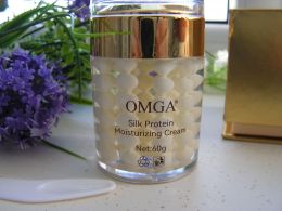 Увлажняющий крем для лица "Omga" Silk Protein