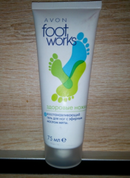 Восстанавливающий гель для ног с эфирным маслом мяты Avon Foot works "Здоровые ножки"