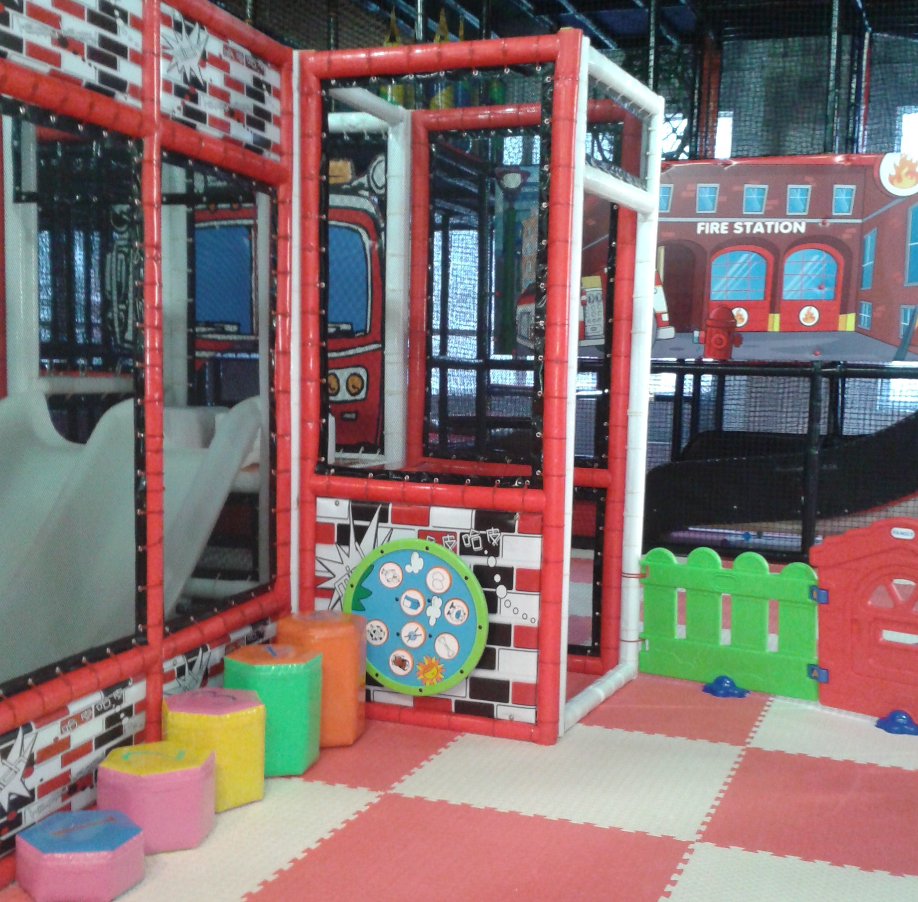 Отзывы: Детская игровая площадка "Just kids" в ТРК Иремель (Уфа, ул.  Менделеева, д. 137)