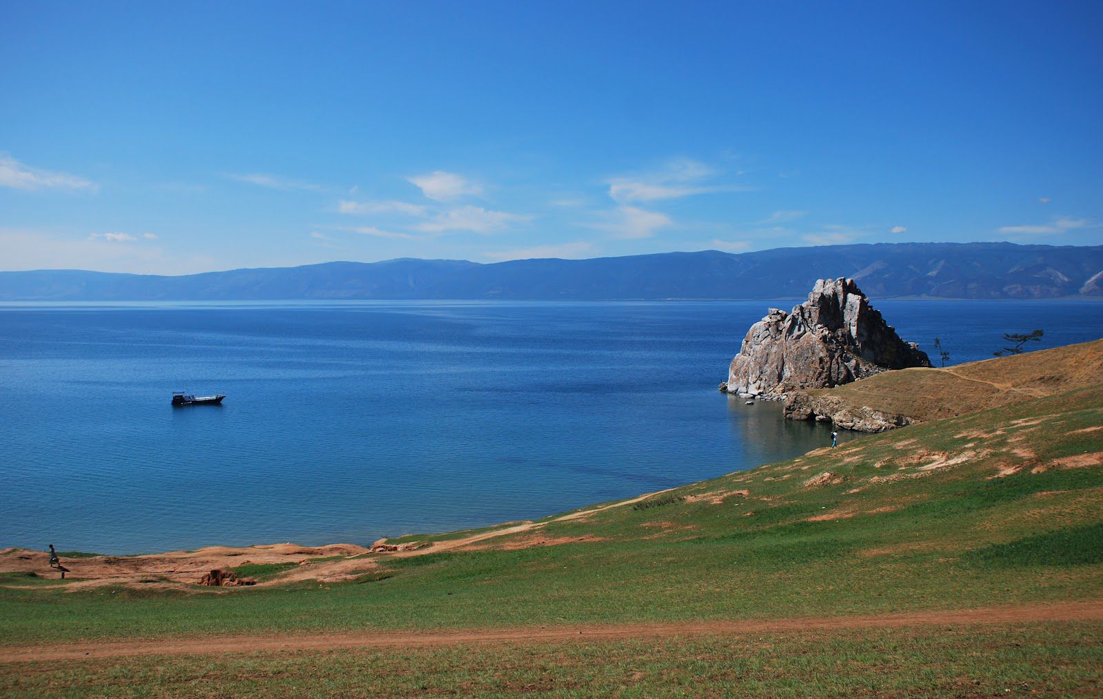 Озеро байкал отдых цены лето. Озеро Байкал остров Ольхон. Озеро Ольхон на Байкале. Озеро Нурское Ольхон. Ольхон Байкал остров на острове.
