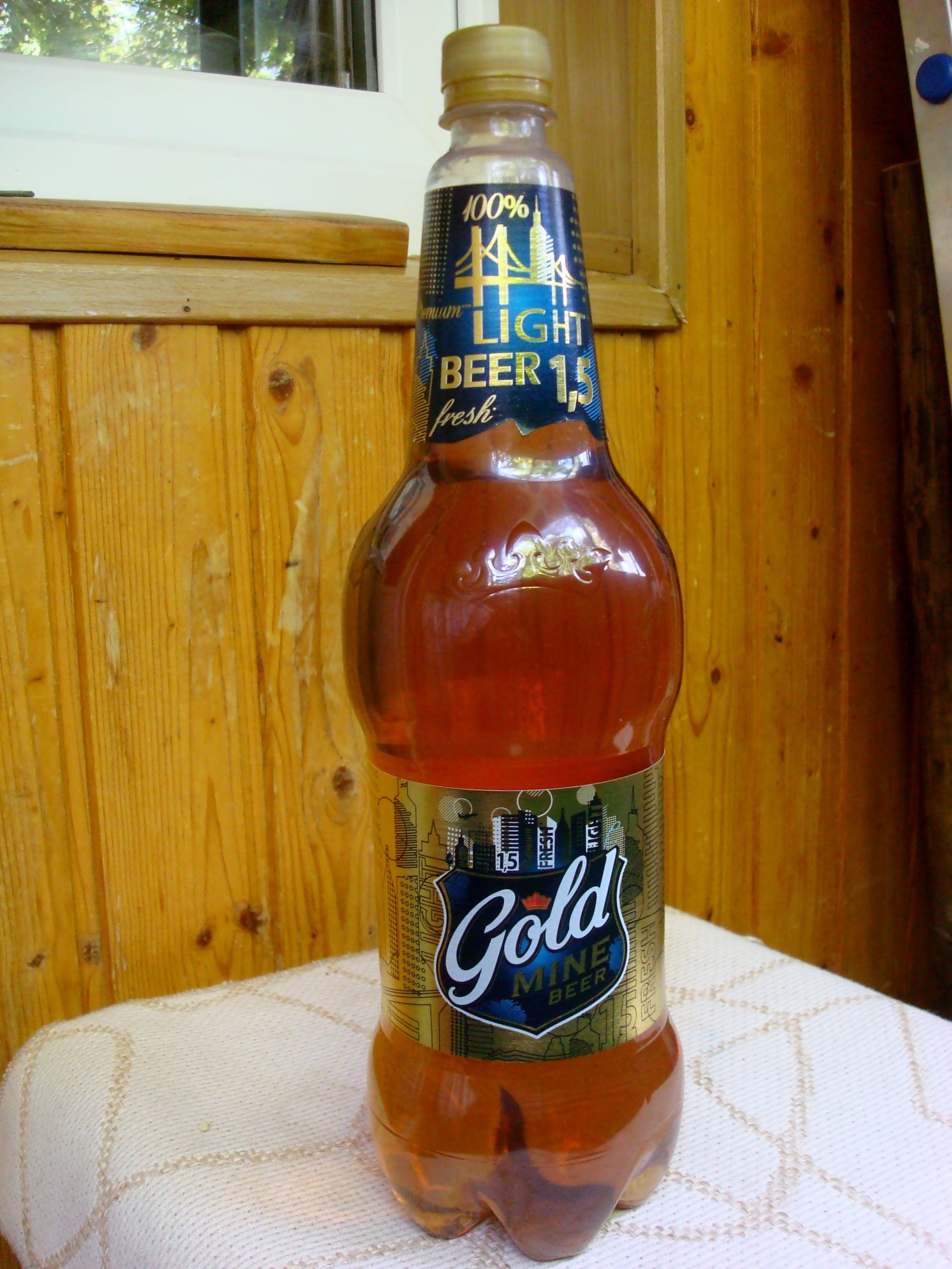 Gold beer. Пиво Gold mine Beer ячменное. Пиво Голд майн 1.3. Пиво Голд бир 1.5 крепость. Gold mine пиво 1.5.
