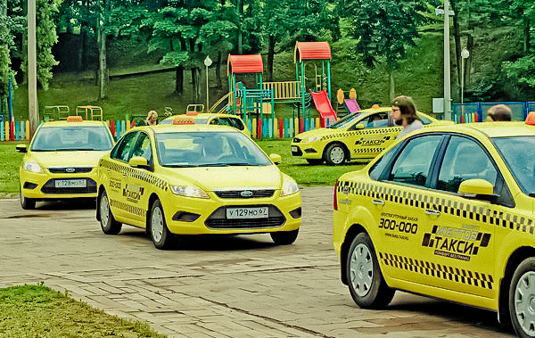 Желтая такси телефон. Желтое такси Смоленск. Такси фото. Городское такси. Желтые номера такси.