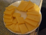Сыр на тарелке