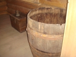 В бане. Старинная "ванна". Именно в таких бочках мылись в 19 веке.