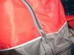 Спортивная сумка Yves Rocher серая с красным