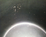 Повреждения антипригарного покрытия на внутренней поверхности чашки