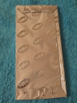шоколад упакован в фольгу