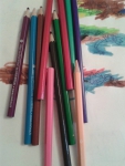 яркие карандаши