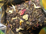 Чай композиционный "Nadin Tea" 1002 Ночь с ароматом земляники и маракуйи. В чае разные листочки, зеленый и черный чай