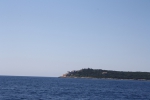 За этим островом и крепостью - территория Хорватии