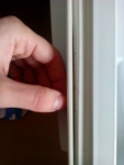 Лопнувшая резинка по периметру дверцы морозильника