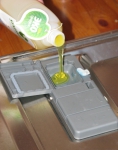 Мытье посуды в ПММ с помощью средства Synergetic