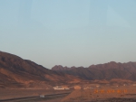 Горы в пустыне возле Хургады