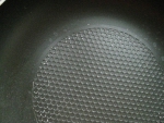 Сковорода Maestro MR-1203-22  через 1,5 года стало облазить антипригарное покрытие