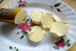 Колбасный плавленый сырный продукт Мумуня, порезанный кружочками