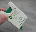 Таблетки Стевиозида Свитлинат природный сахарозаменитель - нажимаешь на зелёную крышку-кнопку, выскакивает таблетка