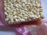 Воздушные зерна риса в сахарном сиропе