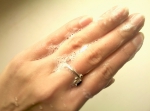 Увлажняющее мыло "Нежность" на руках