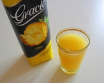 Сок из ананаса с мякотью без добавления сахара "Gracio" в стакане