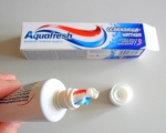 Зубная паста Aquafresh формула тройной защиты освежающе-мятная в тюбике