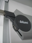 Мебель кухни ЗОВ. Подъёмный механизм Blum