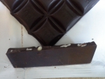 шоколад с вкраплениями кофейных зёрен в белом шоколаде