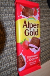 Шоколад Alpen Gold Клубника с йогуртом