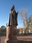 Успенский собор в Витебске. Памятник Патриарху Алексию Второму