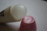 шарик и засохшие остатки дезодоранта