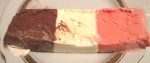 Мороженое пломбир "Трио" клубника-шоколад-ваниль Инмарко "Золотой стандарт" на тарелке