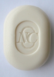 Вид на мыло сверху: логотип производителя