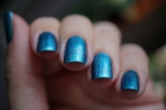 Chanel Azure #657 - а может быть ярким голубым с синим отливом!