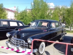 ГАЗ-12 (ЗИМ)  За десятилетний период с 1950 по 1960 годы было выпущено чуть более 21 тыс. таких авто. Основные покупатели - научная и творческая элита. Поставлялись за рубеж в социалистические страны, а также в Швецию и Финляндию.
