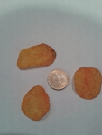 Размер чипсин по сравнению с десятирублёвой монетой