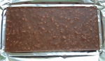 Вид плитки шоколада "Алёнка" с фундуком снизу