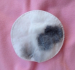 Ватный диск после очищения кожи средством для снятия макияжа в душе "Make-up expert" Nivea для всех типов кожи