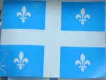Флаг Квебека с изображением лилии (флёр-де-лис)